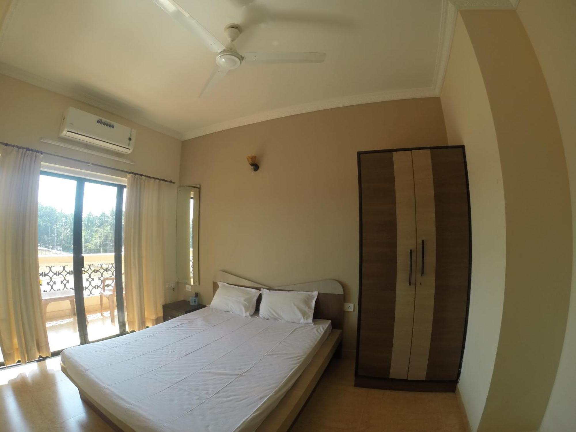 Ocean Crest Hotel Colva Esterno foto